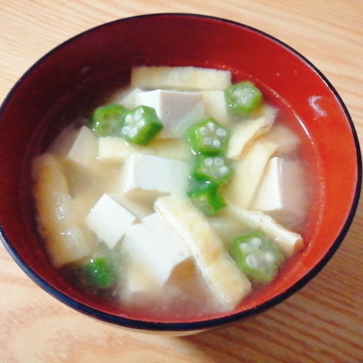 豆腐と油揚げとオクラの味噌汁